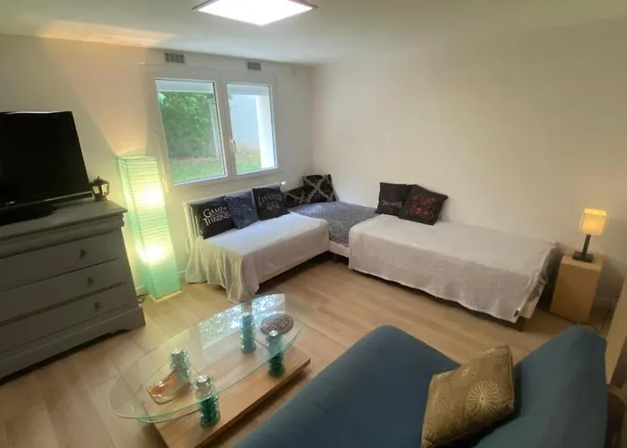 2 Pieces De Plain-Pied Avec Parking Et Jardin Au Calme