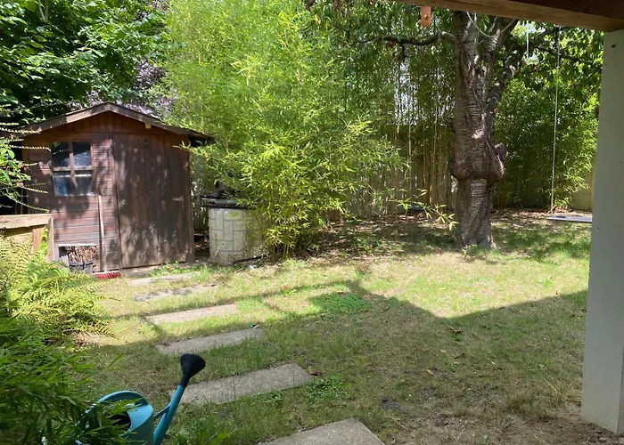 2 Pieces De Plain-Pied Avec Parking Et Jardin Au Calme