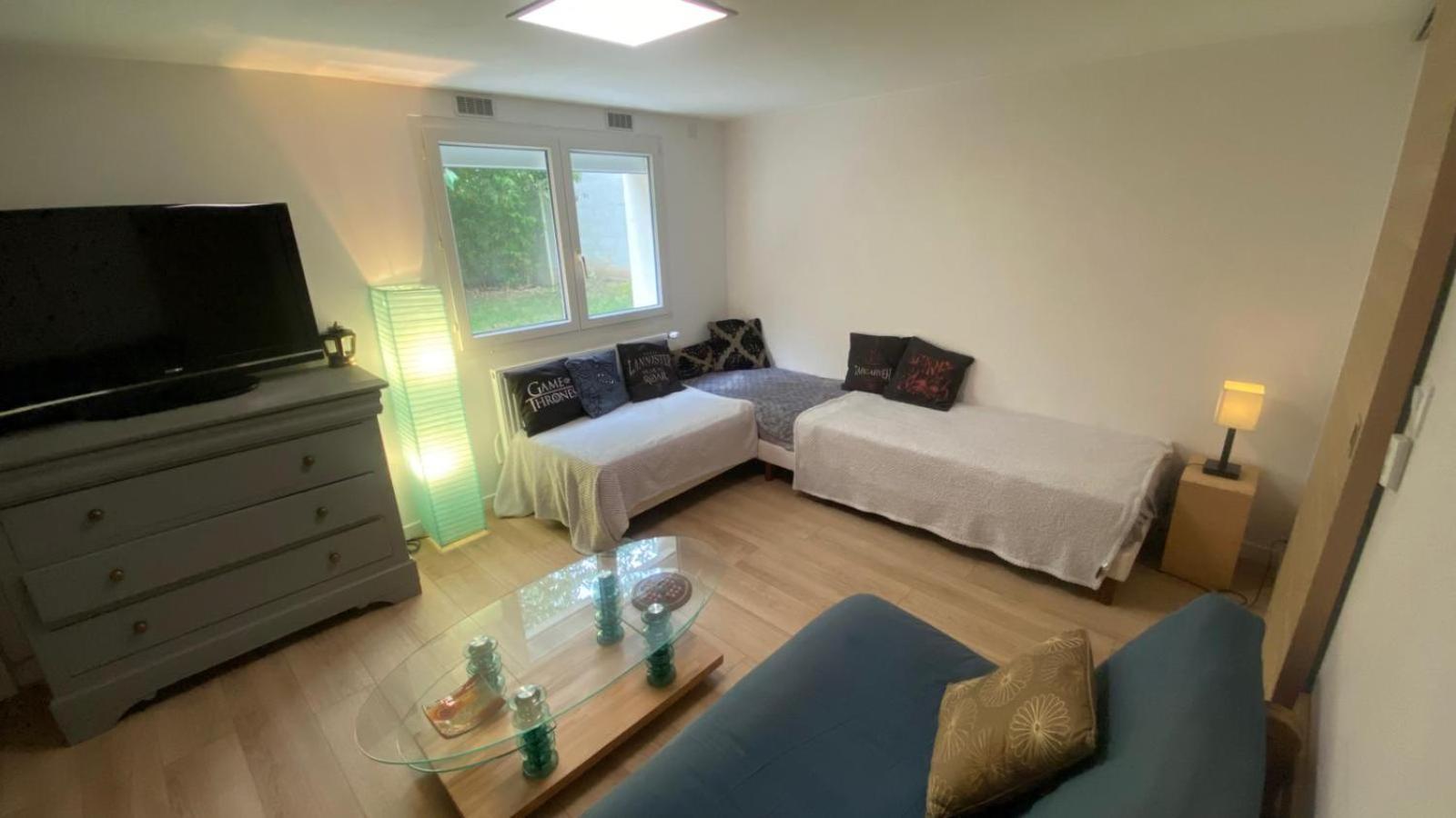 2 Pieces De Plain-pied Avec Parking Et Jardin Au Calme