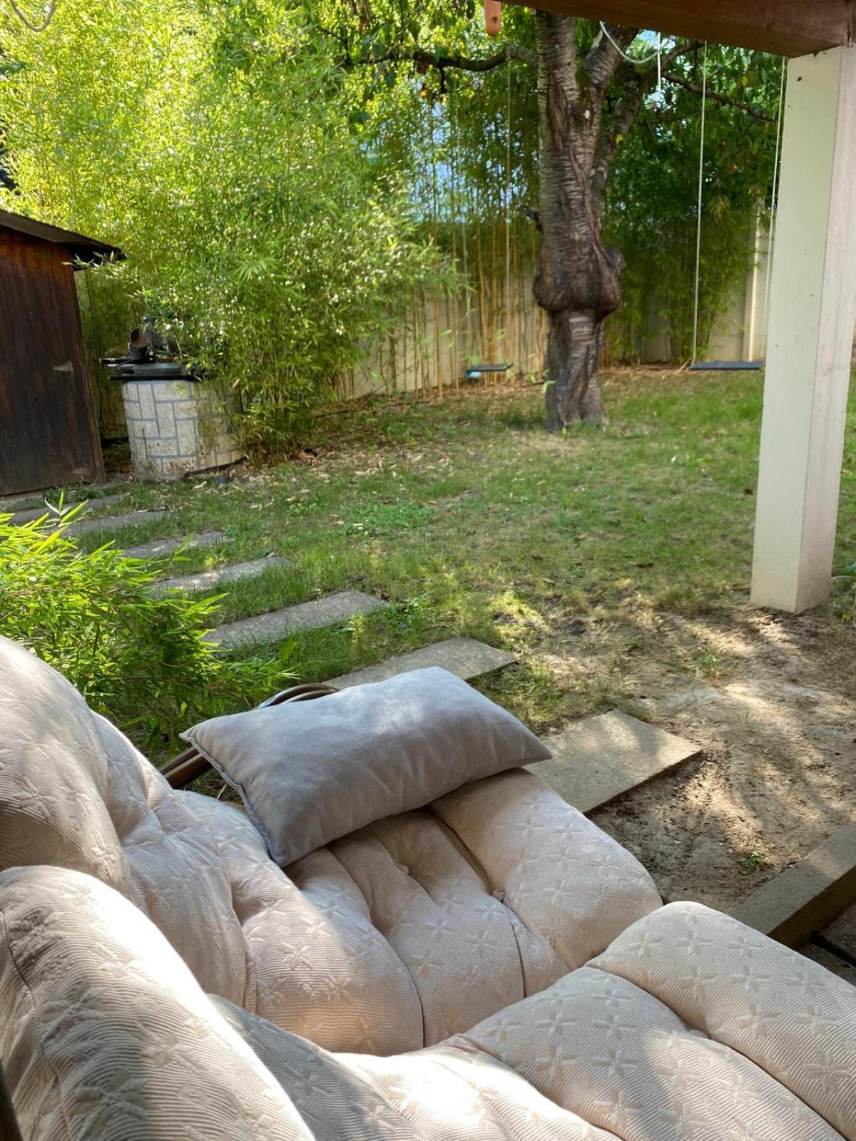 2 Pieces De Plain-pied Avec Parking Et Jardin Au Calme *